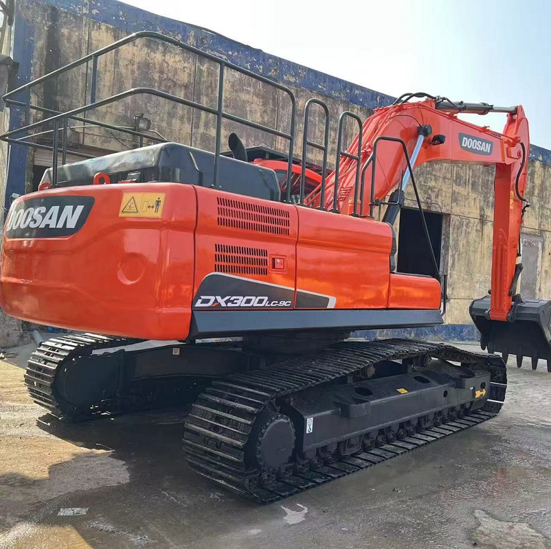 Doosan DX300LC-9C Used Excellent Condition 30 Tons Original Paint Used Excavator For Sale
