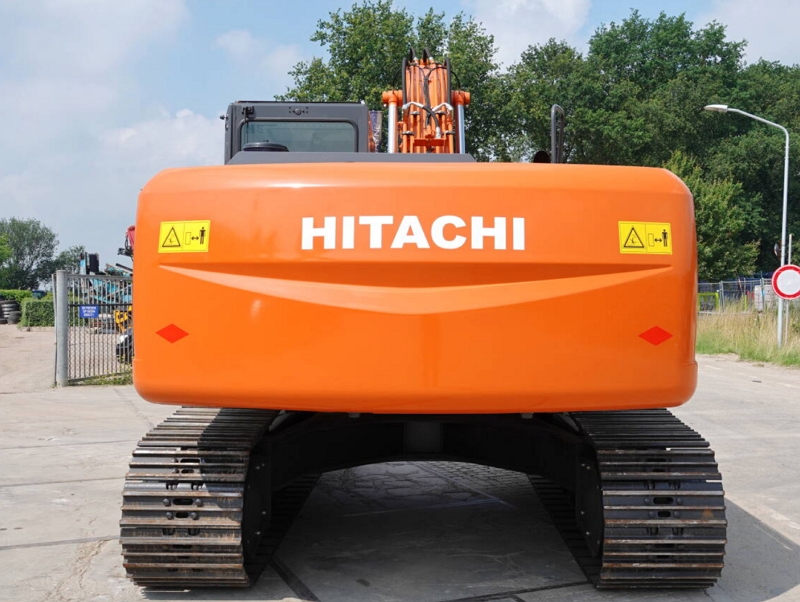 Hitachi 220 (3)